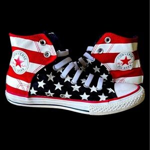 Chuck Taylor, All Star boys size 4 high top, excellent condition, red white blue